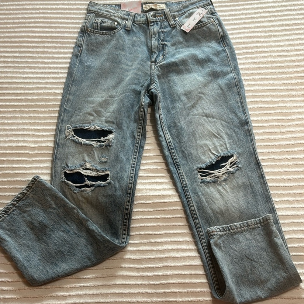 N.Y.L New York Laundry Denim Mom Jean Women Sz5 Light wash Distressed‎ NWT